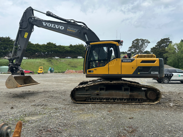 Used 2021 Volvo EC220DL Excavator - FSOB17