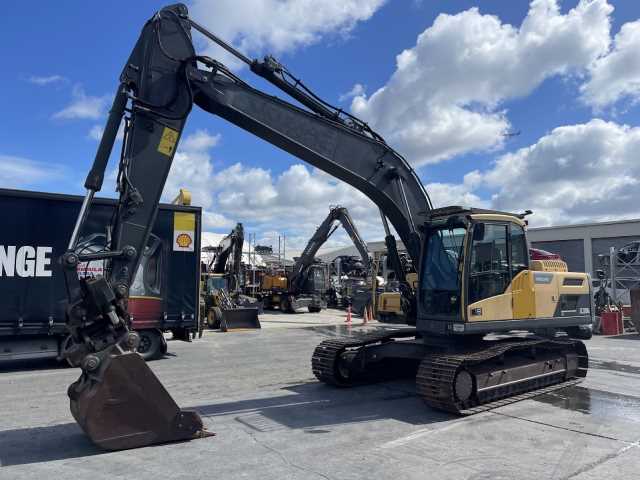 Used 2014 Volvo EC220DL Excavator U5252